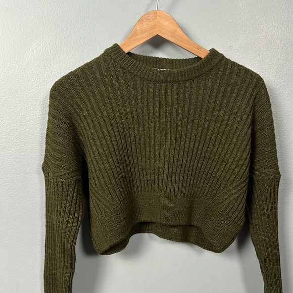 URBAN OUTFITTERS Green Cribbed Cropped Sweater Sz XP TP - Picture 1 of 15